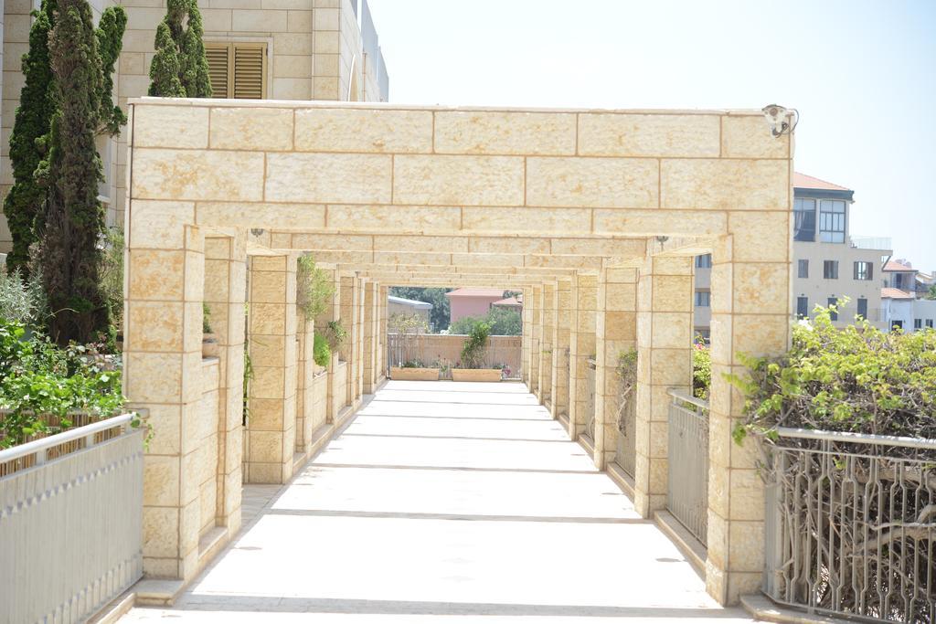 Andromeda Hill Apartments And Spa Tel Aviv Exterior foto
